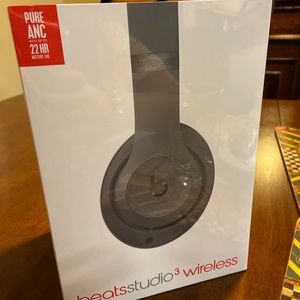 BRAND NEW IN BOX Beats Studio 3 wireless